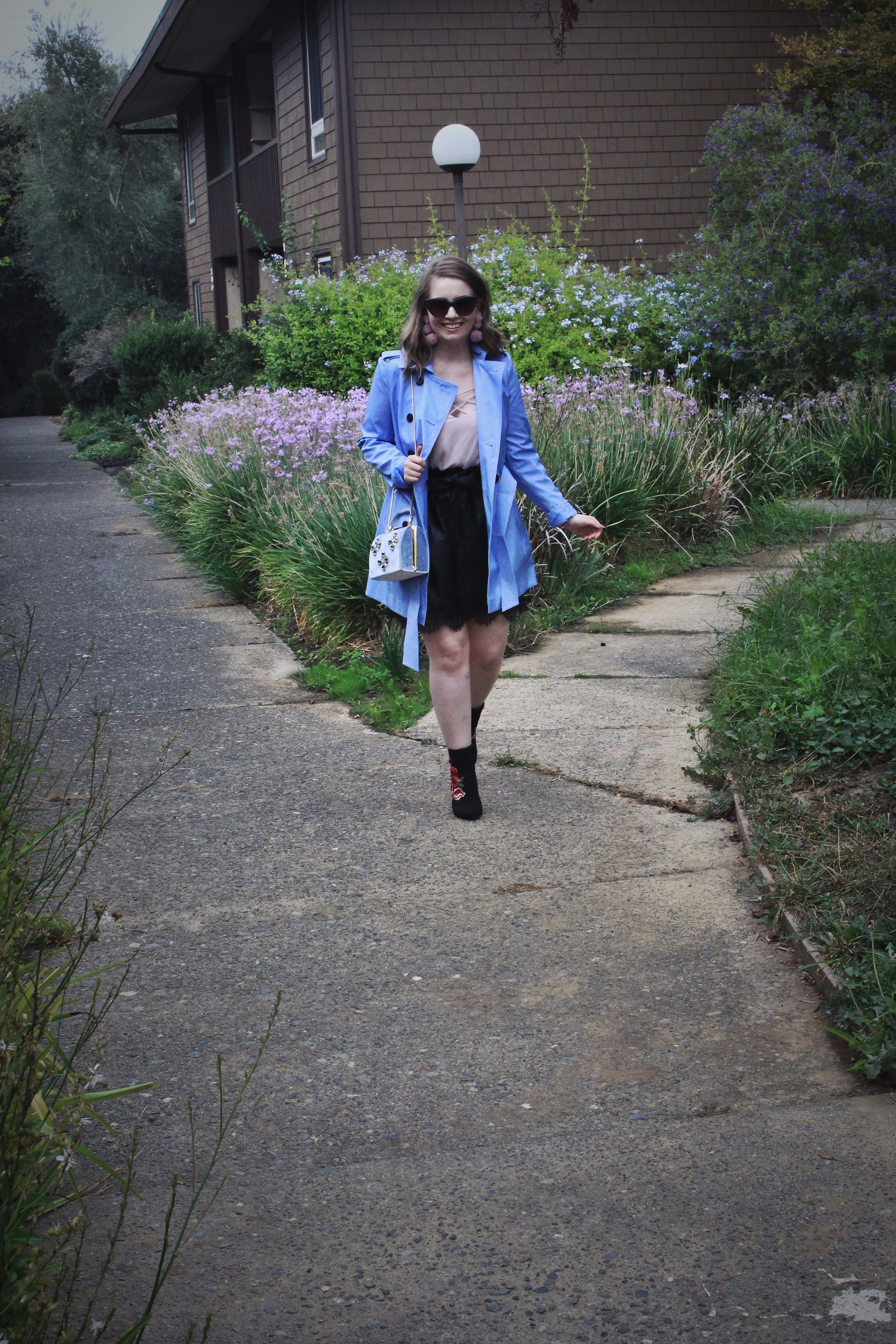 fall outfit ideas pastel trench and floral booties